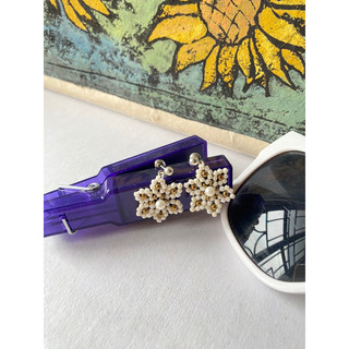bông tai handmade hoa trắng