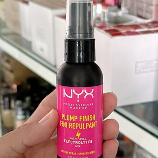 Xịt khóa nền Nyx