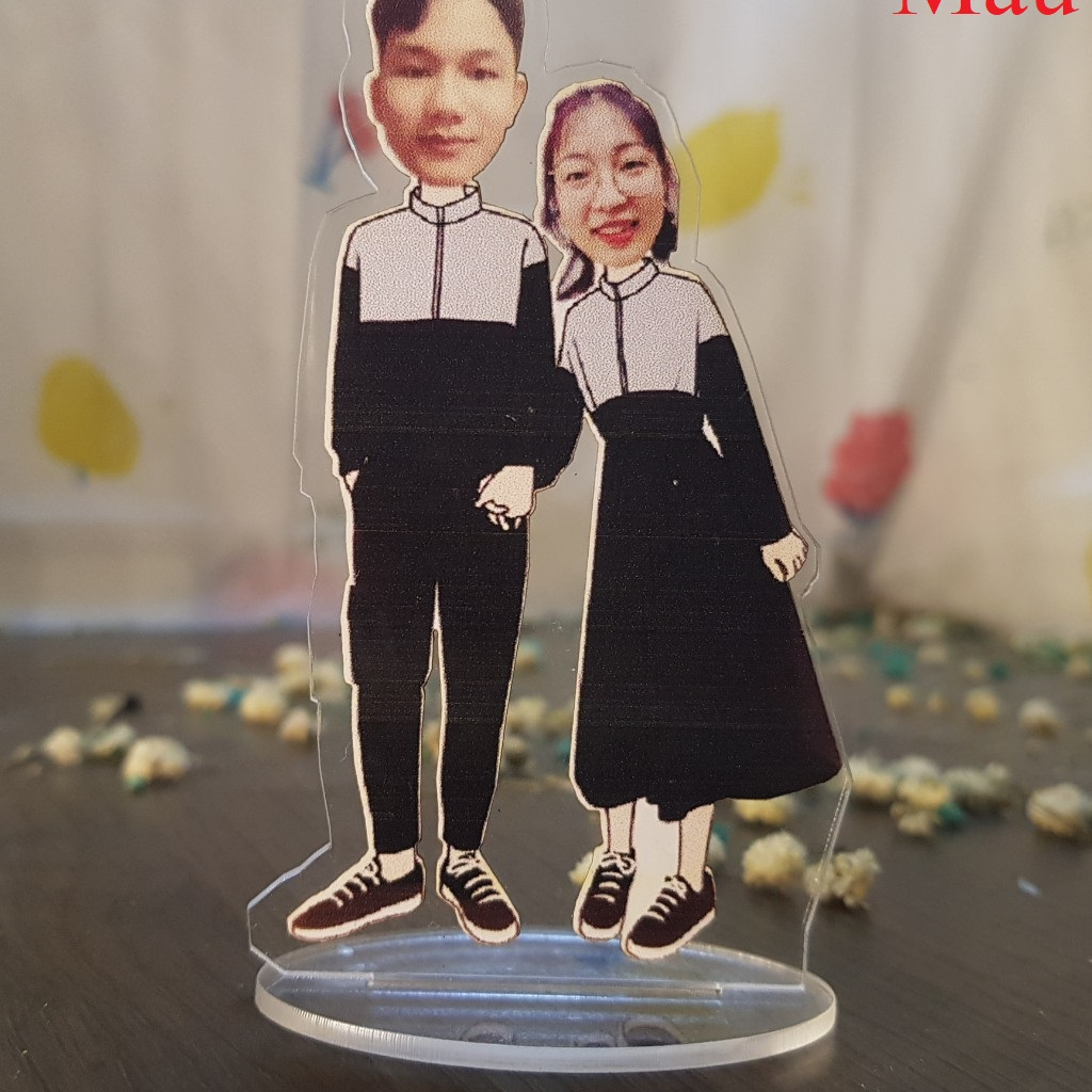 Mô hình STANDEE Mica đứng để bàn cặp đôi Chibi đáng yêu, Miễn phí thiết kế theo yêu cầu cho người yêu, bạn gái, bạn trai
