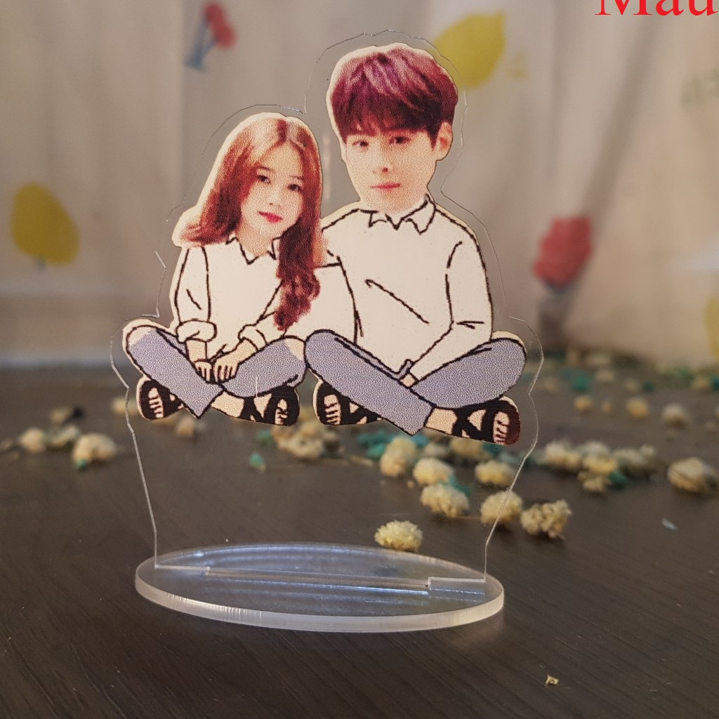 Mô hình STANDEE Mica đứng để bàn cặp đôi Chibi đáng yêu, Miễn phí thiết kế theo yêu cầu cho người yêu, bạn gái, bạn trai