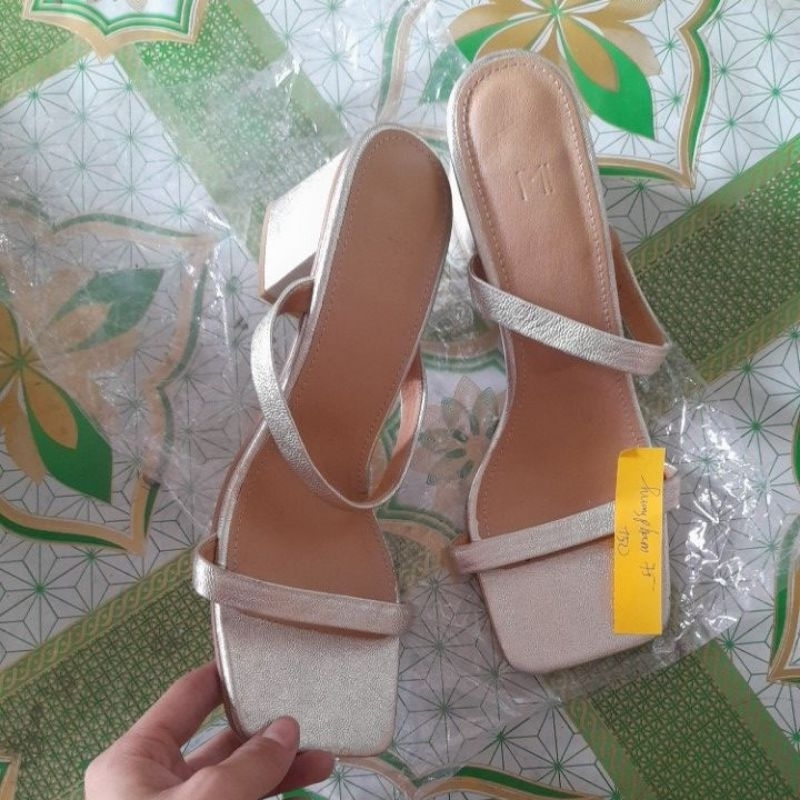 Giày si tuyển màu bạc