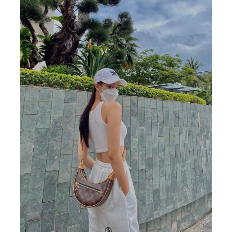 Túi 𝐿𝑉 Moon hoa nâu size 23cm fullbox new 2 box