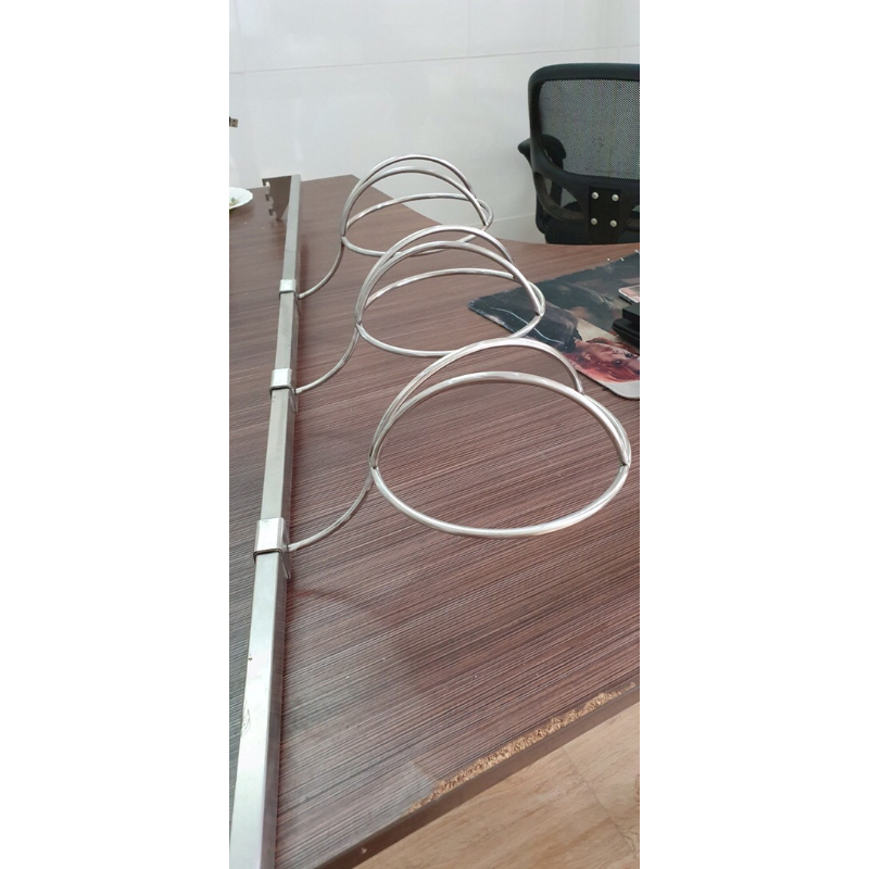 Giá kệ trưng bày mũ nón bằng inox, móc treo mũ nón, giá treo mũ nón