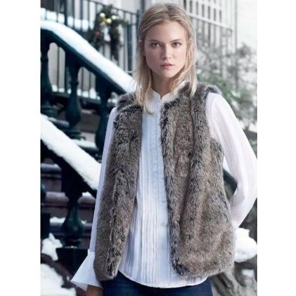 Áo gile lông B/\nana Faux fur vest Republic dành cho Nữ. Giá hãng đắt đỏ, hàng chính hãng, xịn 100%.