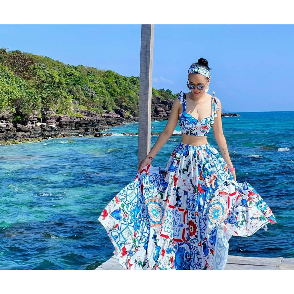 Set Maxi họa tiêt thổ cẩm đi biển, dáng xòe kết hợp cùng áo Croptop đẹp xuất sắc