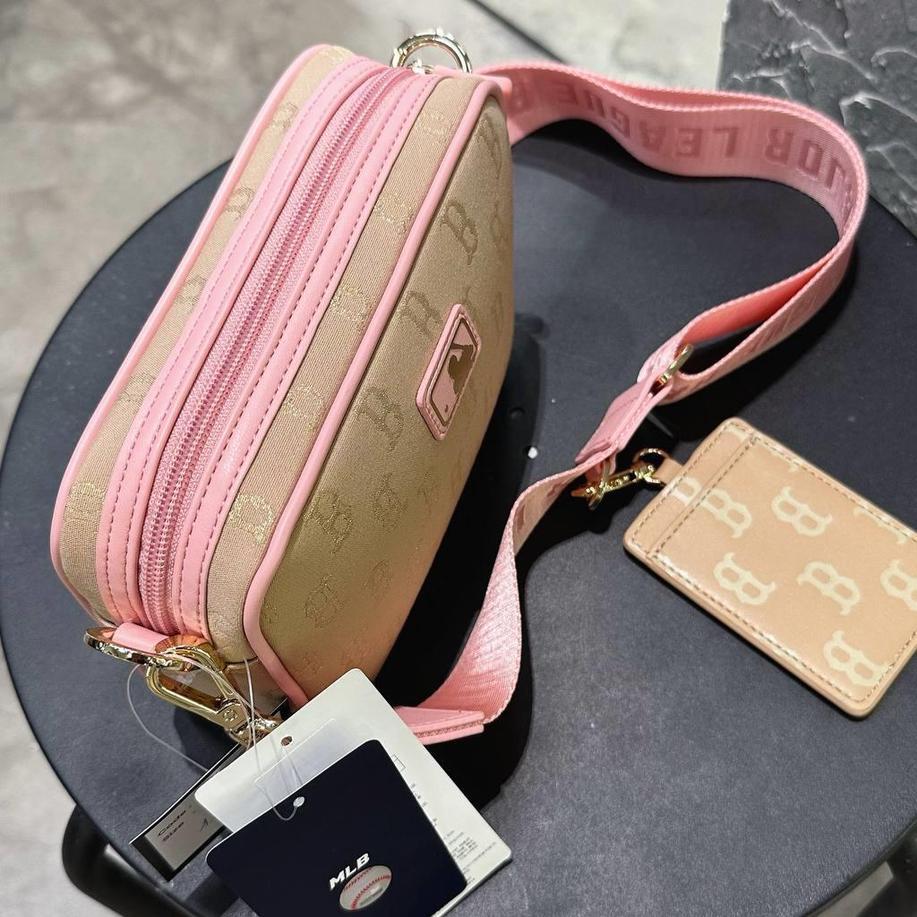 Túi Đeo Chéo MLB Kid Jacquard Boston Red Sox  Màu Nâu Hồng | PiuPIu Authentic