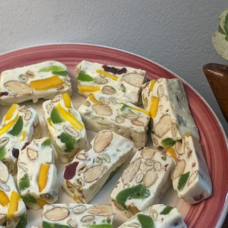 Kẹo nougat hạnh phúc siêu hạt làm từ lòng trắng trứng