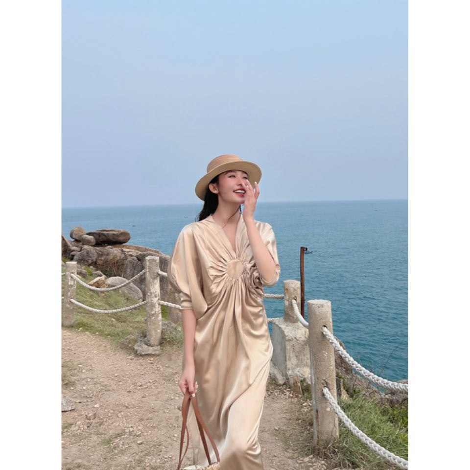 Đầm maxi lụa tay phồng xoắn ngực