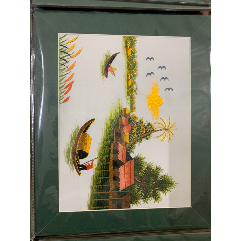 Tranh thêu tay phong cảnh hoàn thiện gồm bo viền và bìa cứng kích thước 26 x 32cm