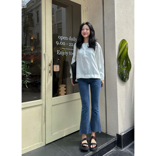 Quần lucy jeans ống loe gấu cắt vuông rách nhẹ xanh đậm