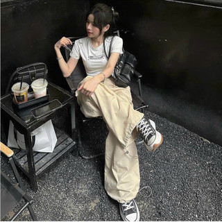 Set crop pull trắng chữ quần suông túi hộp