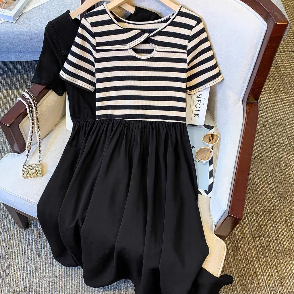 Váy Bầu Thiết kế kẻ trắng và đen sang chảnh,cổ xoắn, bầu bí mặc thoáng mát thoải mái trẻ trung xinh xắn