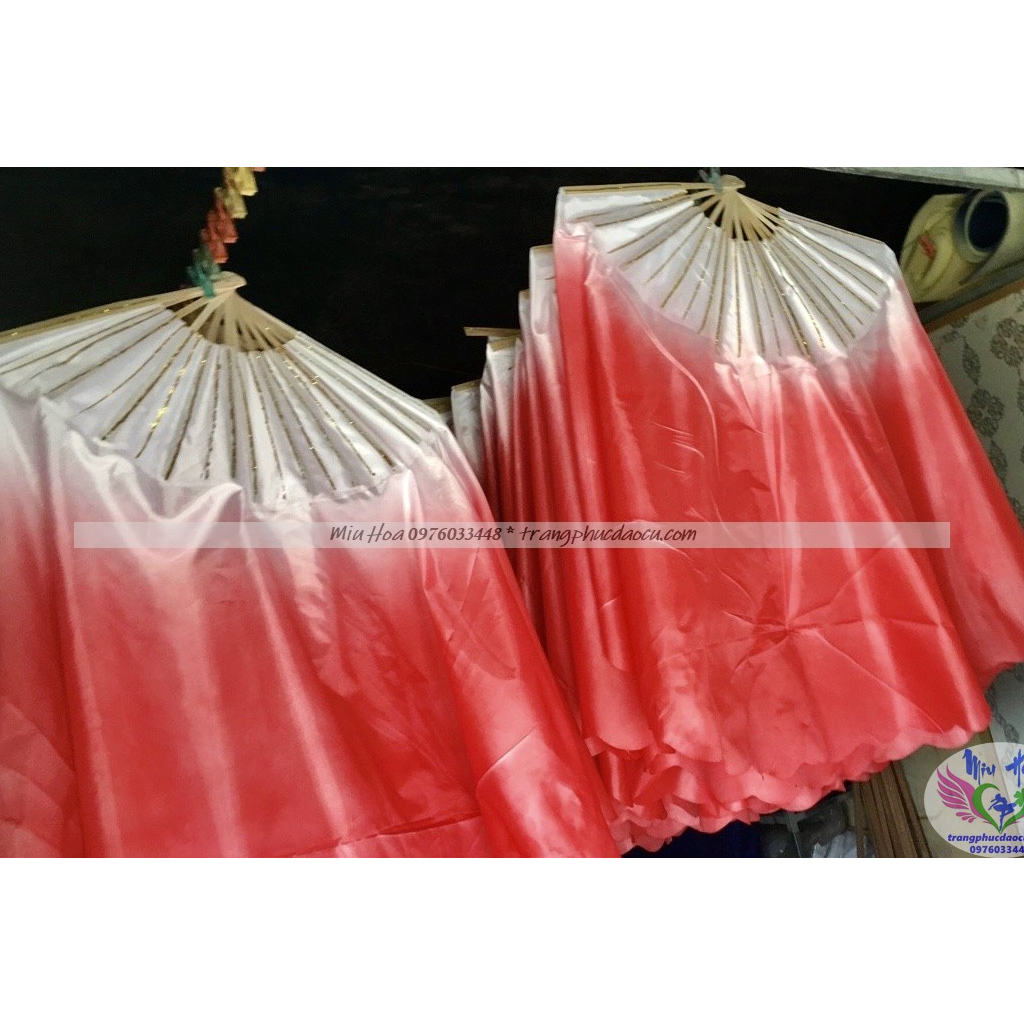 Quạt múa nan tre tua rộng