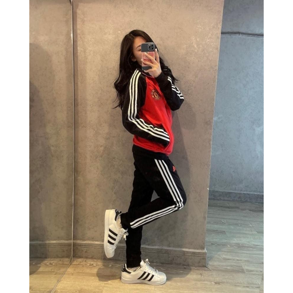 Áo khoác Training Adidas MU-Retro-Đỏ tay đen-VNXK