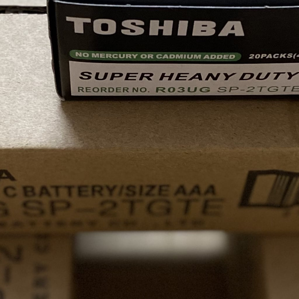 Hộp 40 viên Pin đũa AAA 1.5V Toshiba loại rẻ dùng cho điều khiển