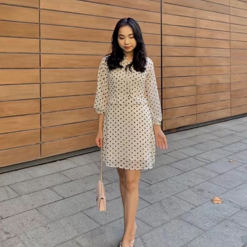 ĐẦM VOAN SUÔNG CHẤM BI HAI MẢNH TAY DÀI NÀNG THƠ THẮT LƯNG CAO KIỂU PHÁP
