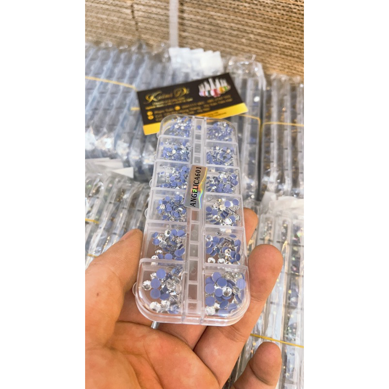 Đá chân lưới YHB 16 khía màu trắng cao cấp , hàng chính hãng , đá sáng đẹp , ăn keo chắc cực bền trang trí móng