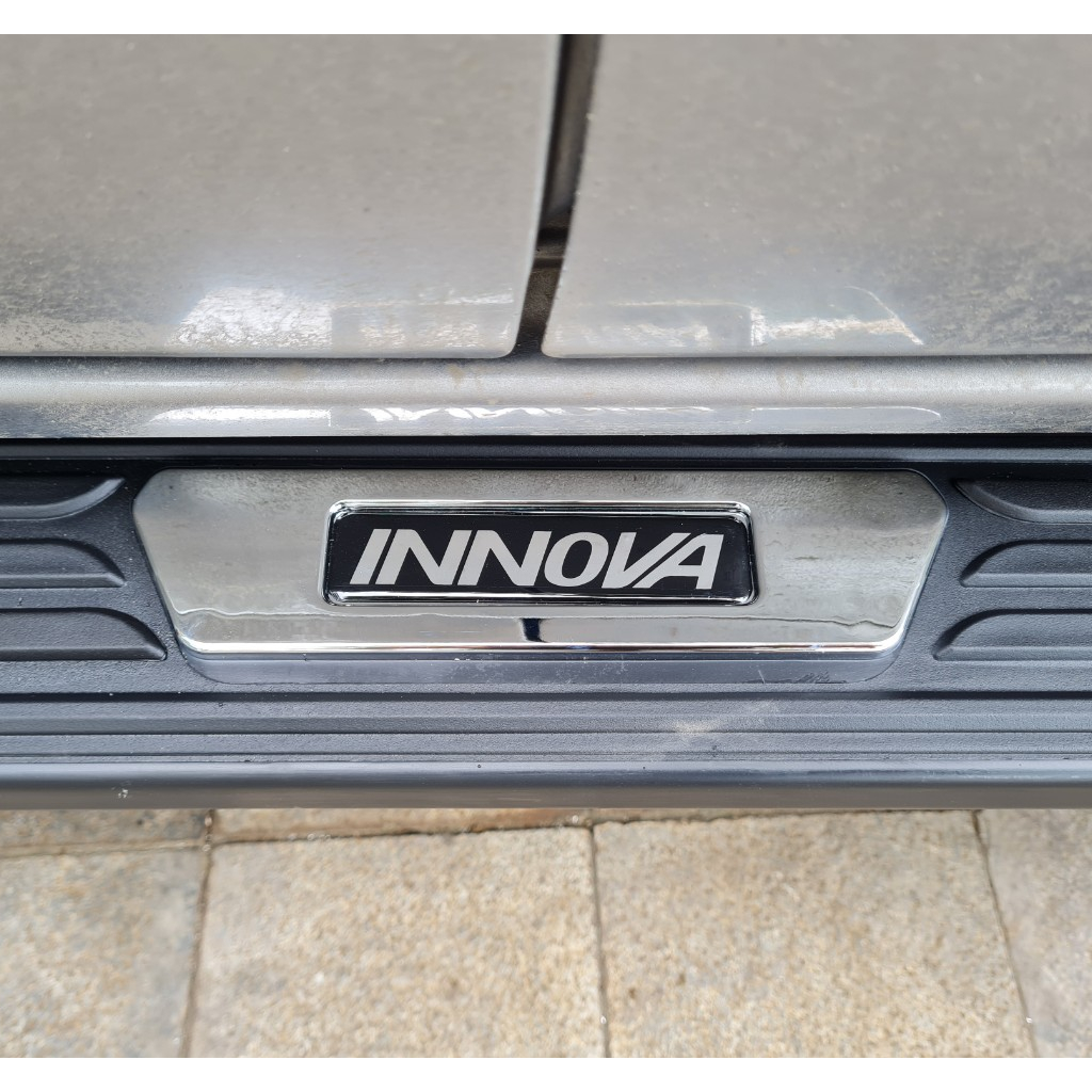 Bậc lên xuống, bệ bước chân xe Toyota Innova đời 2017 - 2022. Mẫu theo xe và mẫu nhôm đúc 100%
