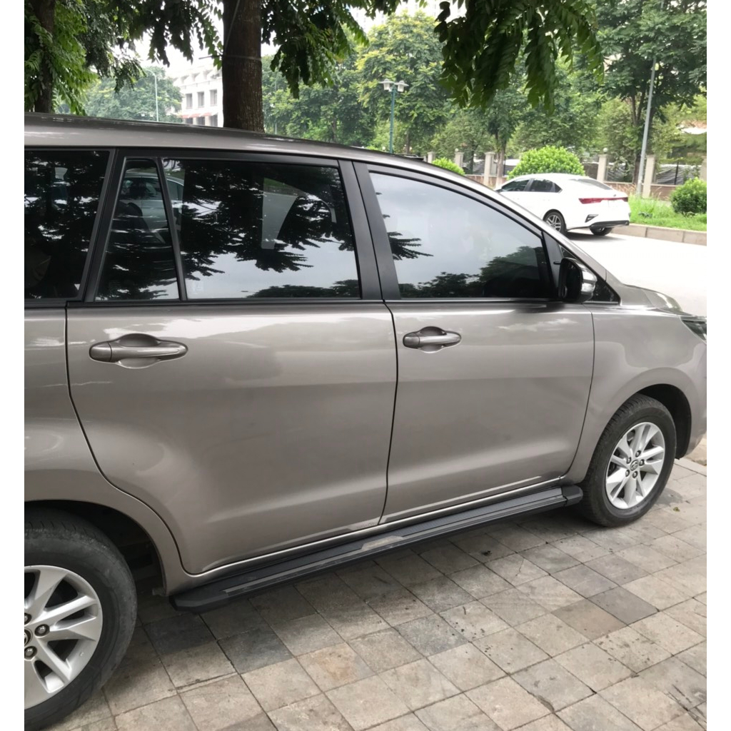 Bậc lên xuống, bệ bước chân xe Toyota Innova đời 2017 - 2022. Mẫu theo xe và mẫu nhôm đúc 100%