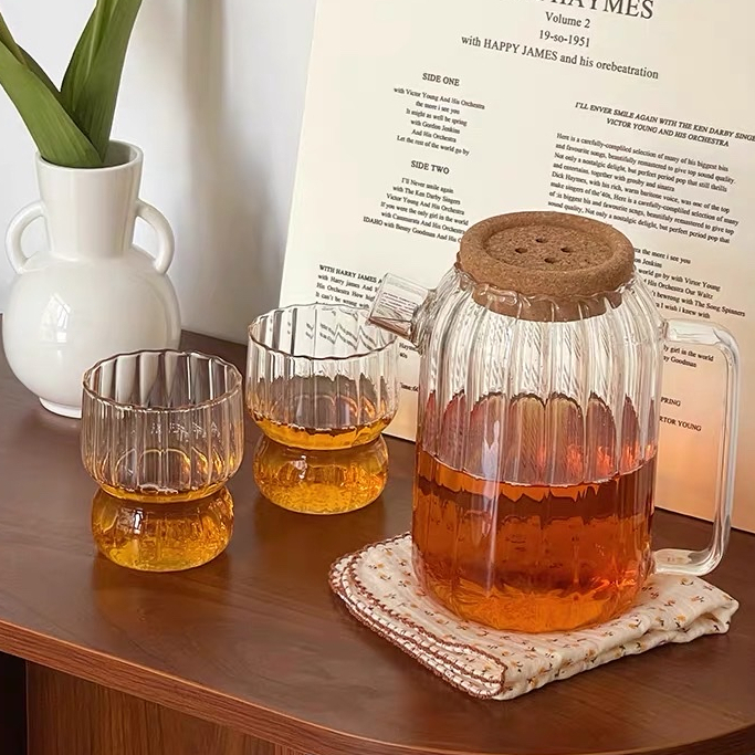 Set trà thủy tinh nắp bấc cúc dáng sọc vintage, xinh xắn. Bộ trà decor phòng khách và bàn ăn cho gia đình.