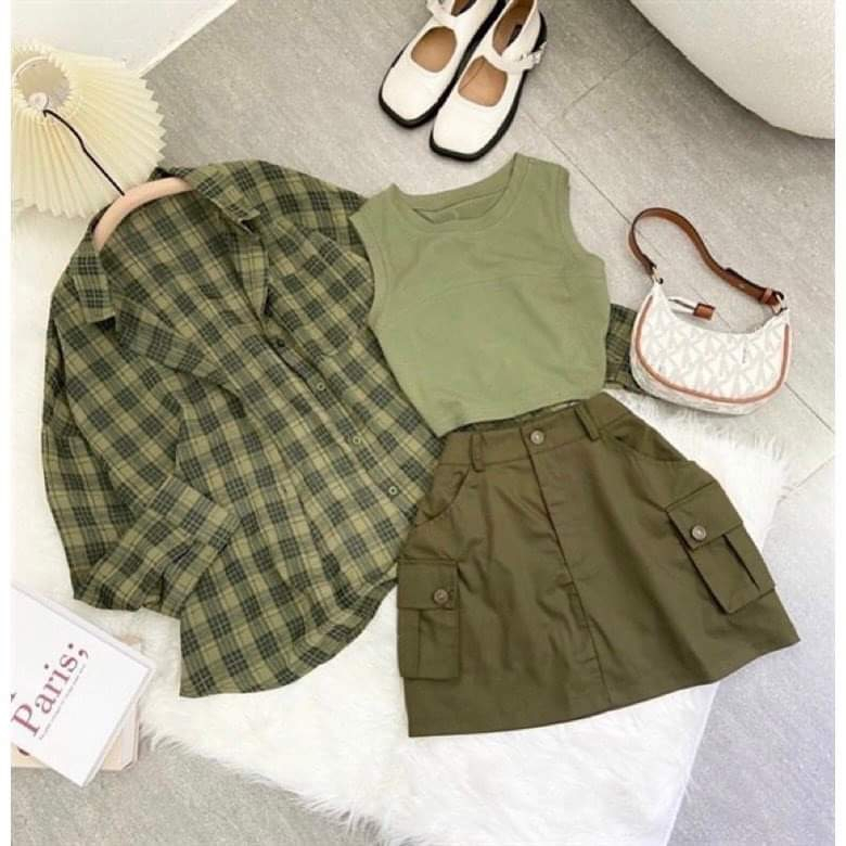 ( Bán sỉ):  Set 3 món áo khoác sơ mi kẻ+ áo bra 3 lỗ+ chân váy kèm ảnh thật trải sàn