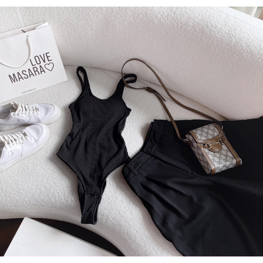 SET BODYSUIT ĐEN HỞ SAU +  QUẦN SUÔNG