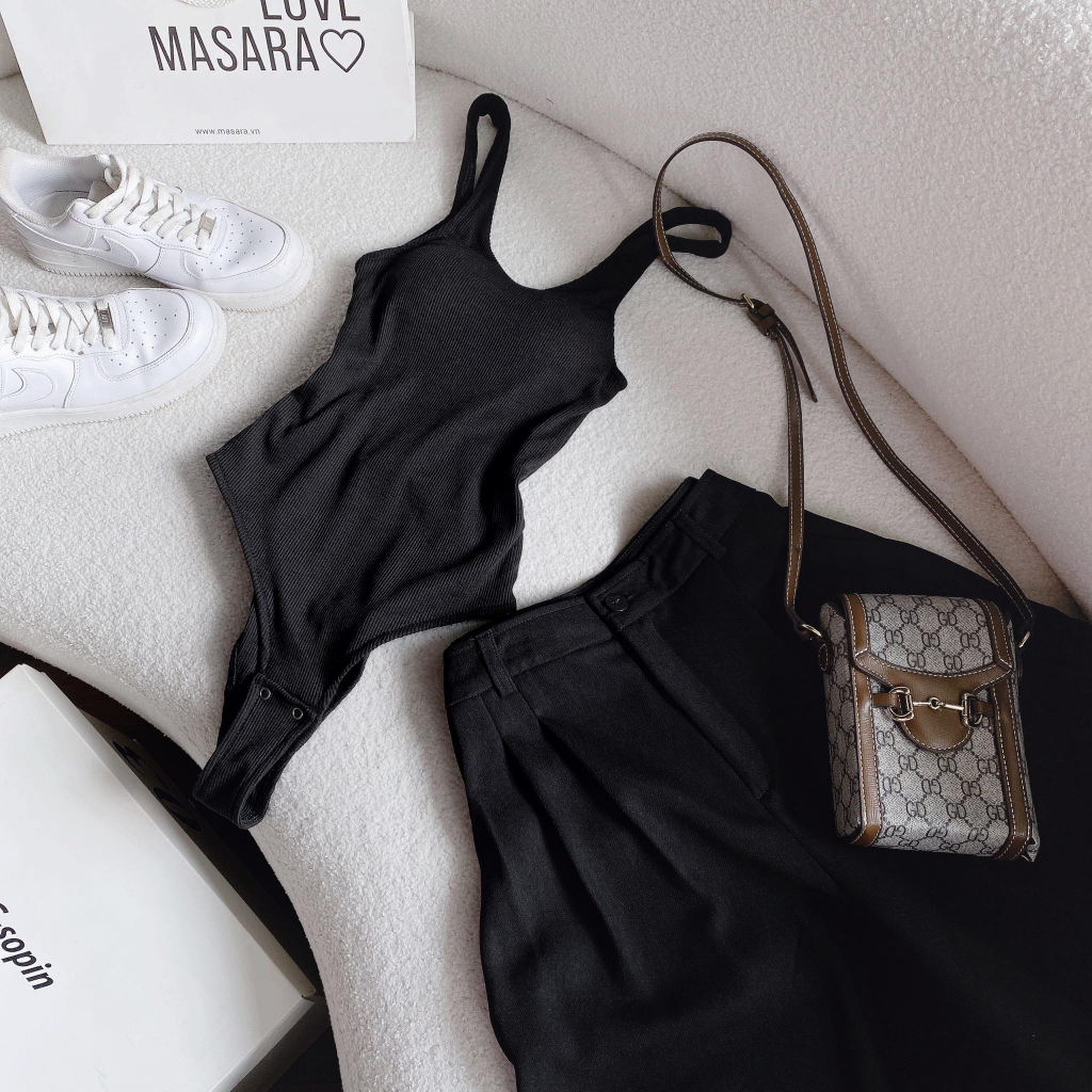 SET BODYSUIT ĐEN HỞ SAU +  QUẦN SUÔNG