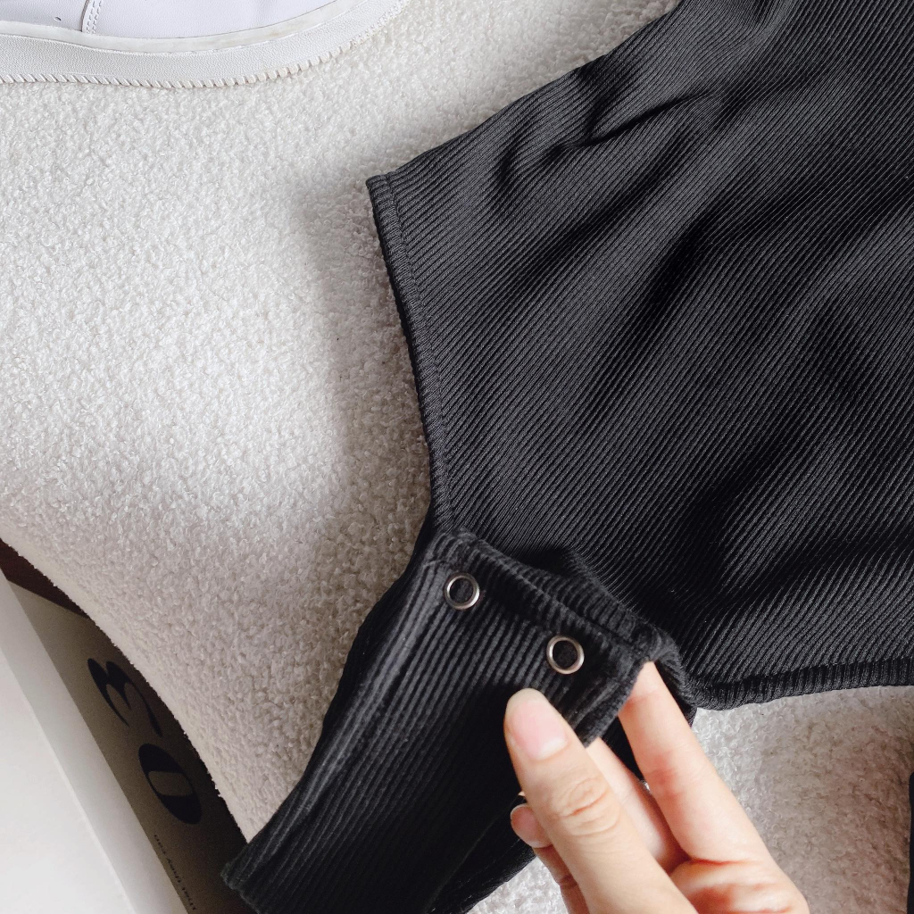 SET BODYSUIT ĐEN HỞ SAU +  QUẦN SUÔNG