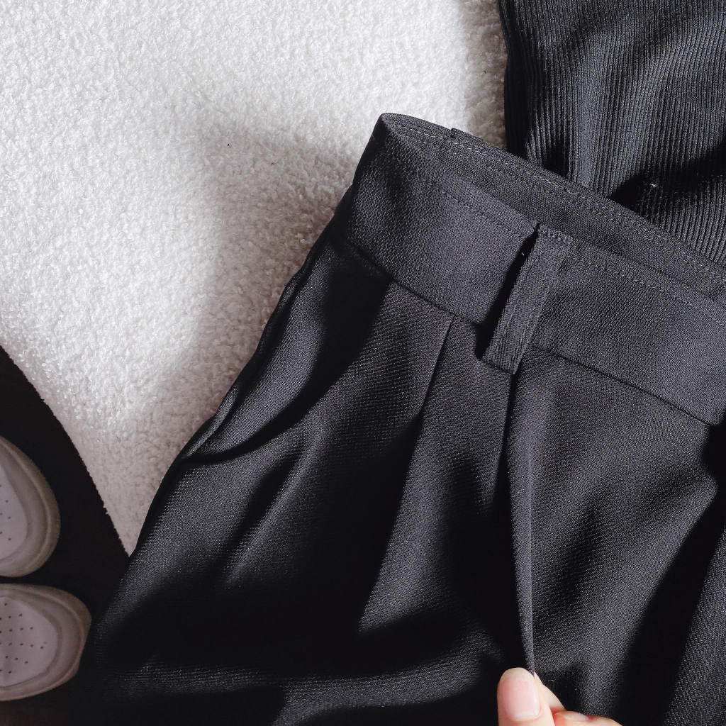 SET BODYSUIT ĐEN HỞ SAU +  QUẦN SUÔNG