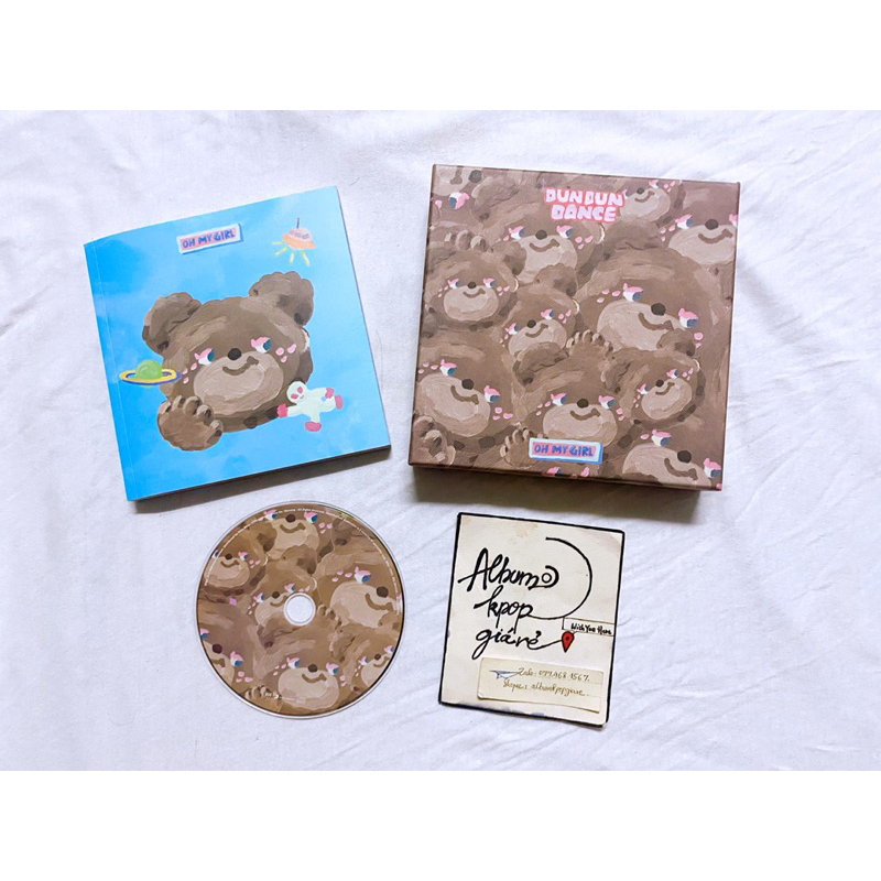 Oh My girl mini album Dundun Dance đã khui seal, gồm photobook và 1 CD.