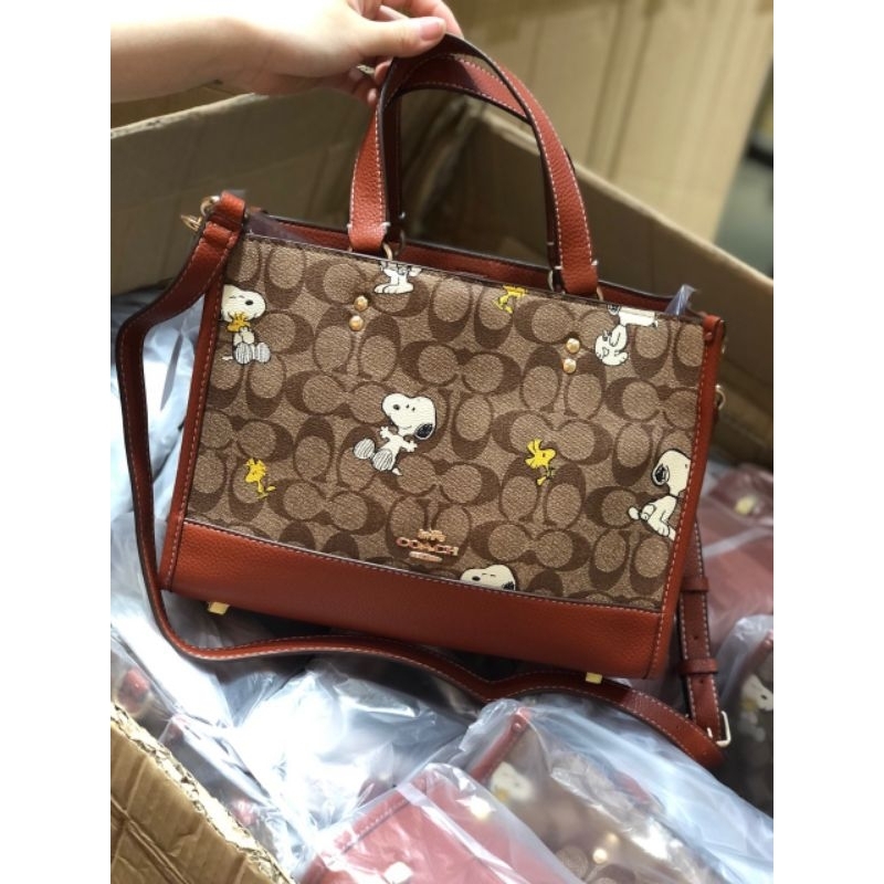 TÚI tote Coach X Peanuts Dempsey Carryall In Signature Canvas