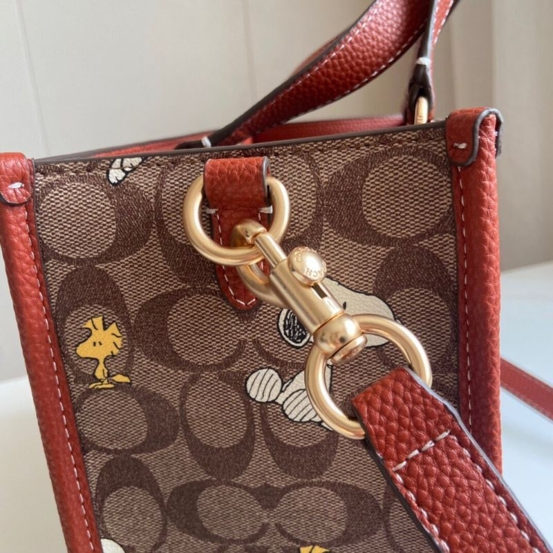 TÚI tote Coach X Peanuts Dempsey Carryall In Signature Canvas