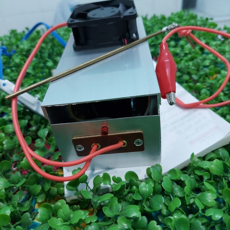 Máy điện bắt chuột, 12v-10A, 500 -1000m 12 sò H1061  Singapore, có đèn báo tải, quạt tản nhiệt ,  bảo hành 12 tháng