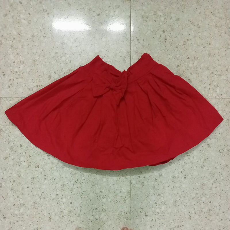 Chân váy đỏ