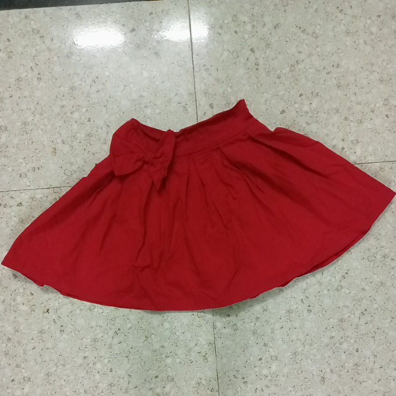 Chân váy đỏ