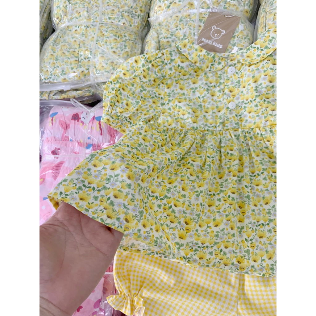 Bộ bé gái mặc đi chơi