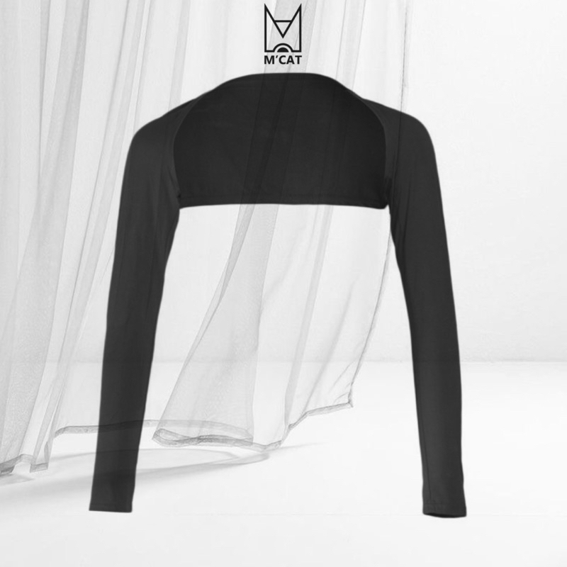 Áo khoác cardigan lưới đen thiết kế bởi MCAT đẹp nhất khi mặc cùng CROPTOP