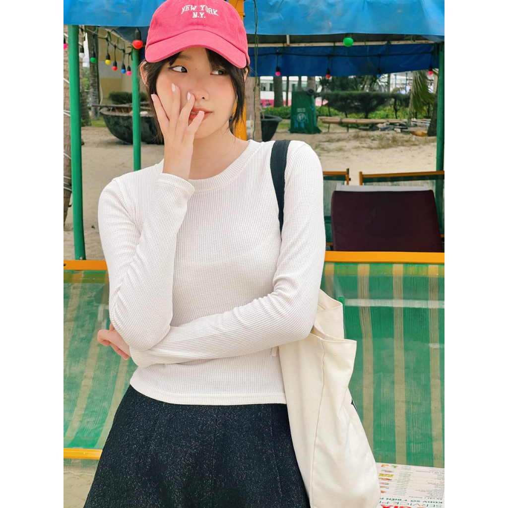 Áo thun tay dài cut out eo 2 bên ,có tăng đơ bản bự hông eo, cổ tròn thời trang GAGO màu trắng kem GA4309