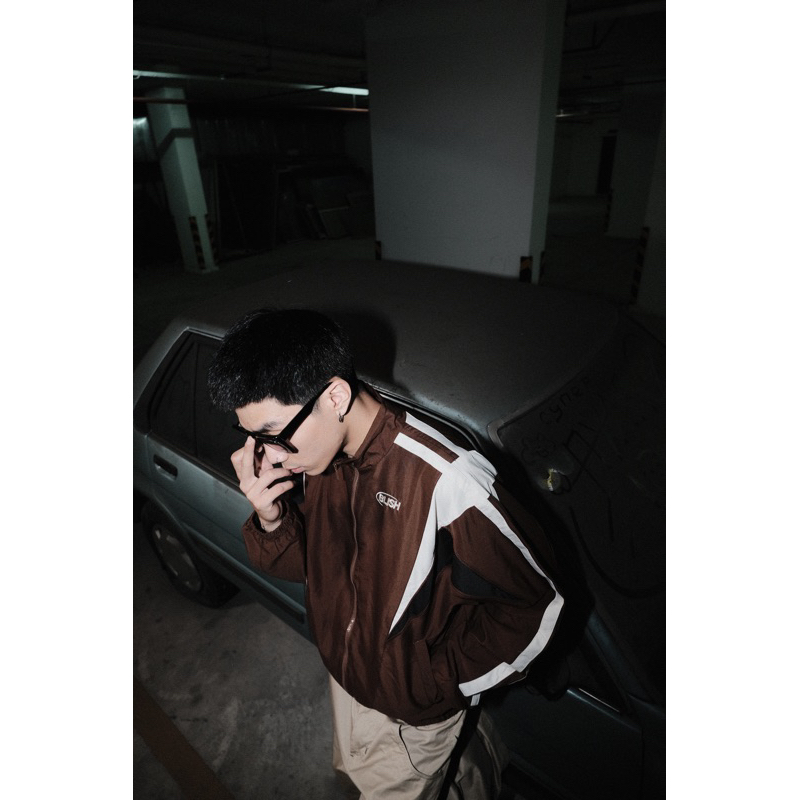 Áo khoác dù BLISH 2.0 màu nâu - phối đen/trắng.