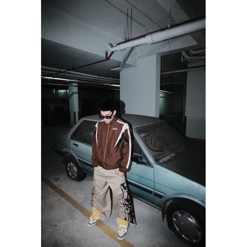 Áo khoác dù BLISH 2.0 màu nâu - phối đen/trắng.