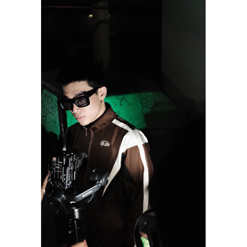 Áo khoác dù BLISH 2.0 màu nâu - phối đen/trắng.