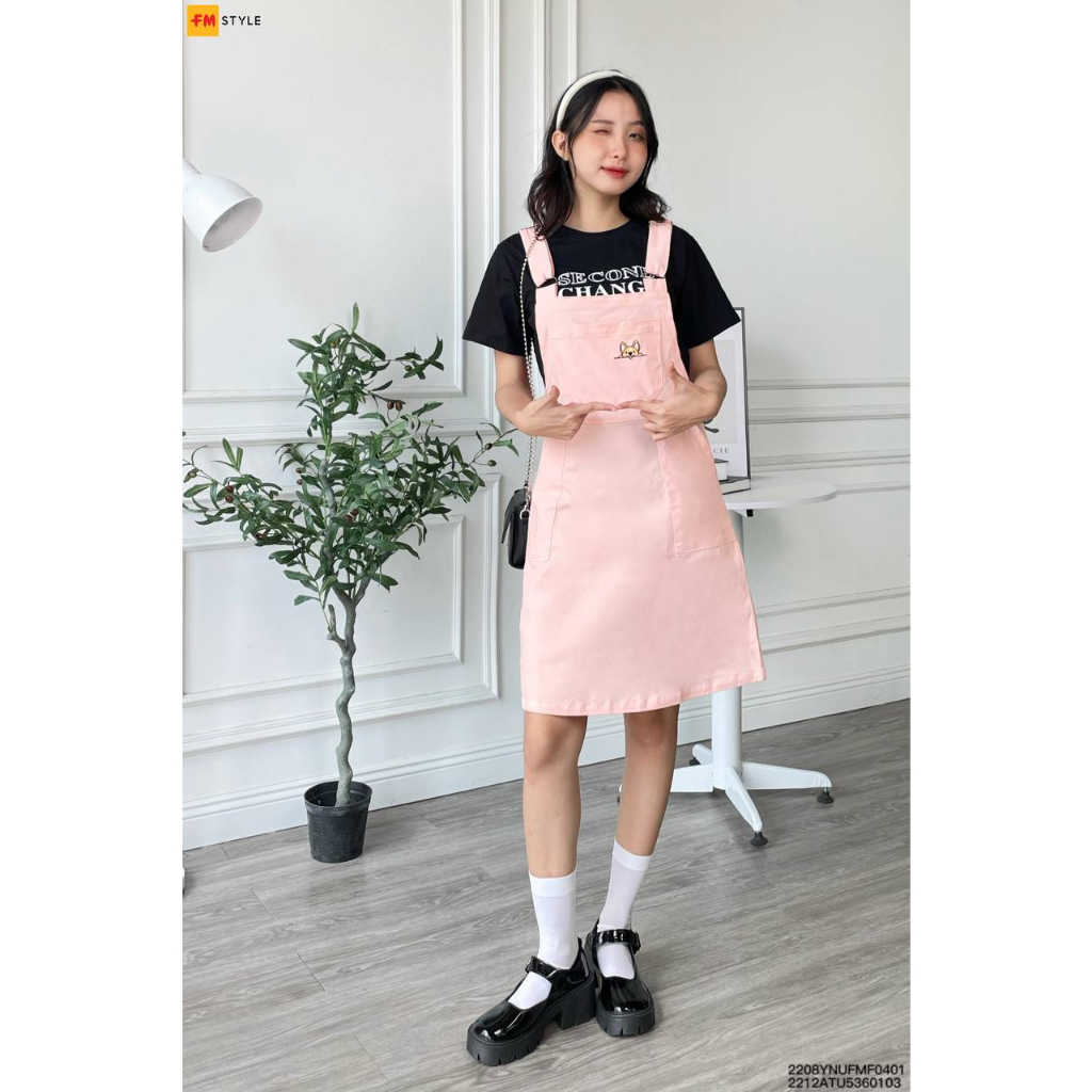 Váy yếm nữ FM Style chất kaki 1 túi thêu hình phối chỉ viền phong cách dễ thương hàn quốc 208040074