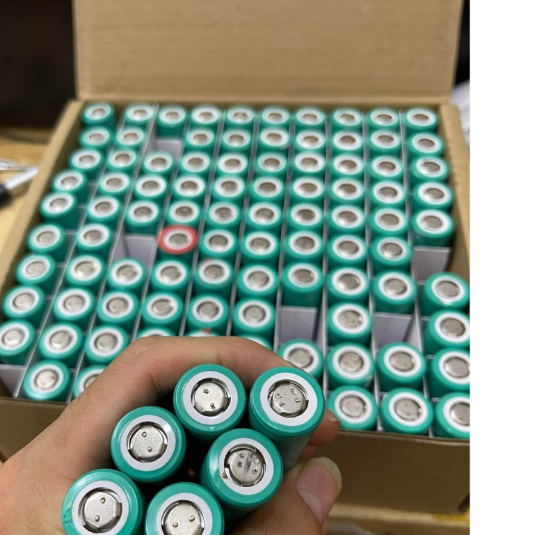 Pin 18650 Samsung 20R dung lượng 2700mAh - 3.7V xả 25A  / Tháo khối