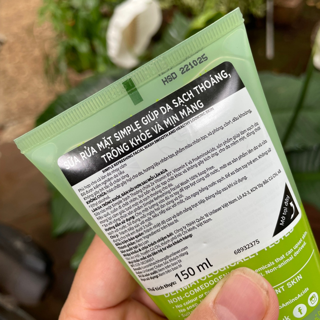 Sữa rữa mặt dạng gel - Simple Kind To Skin Refreshing Facial Wash Gel - 150ml