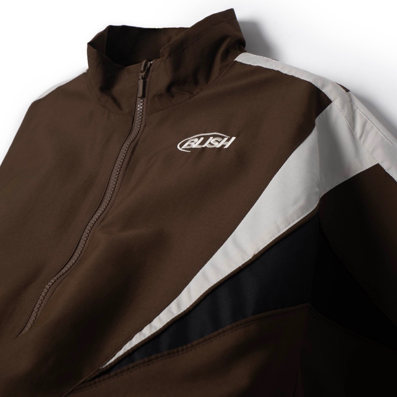 Áo khoác dù BLISH 2.0 màu nâu - phối đen/trắng.