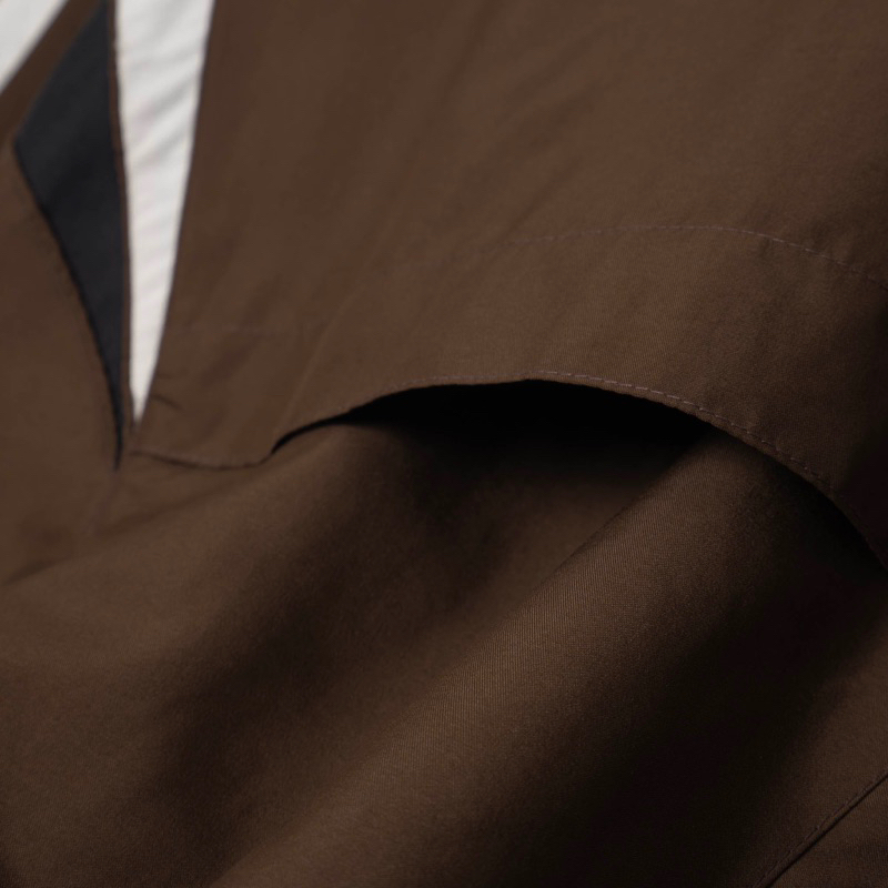 Áo khoác dù BLISH 2.0 màu nâu - phối đen/trắng.