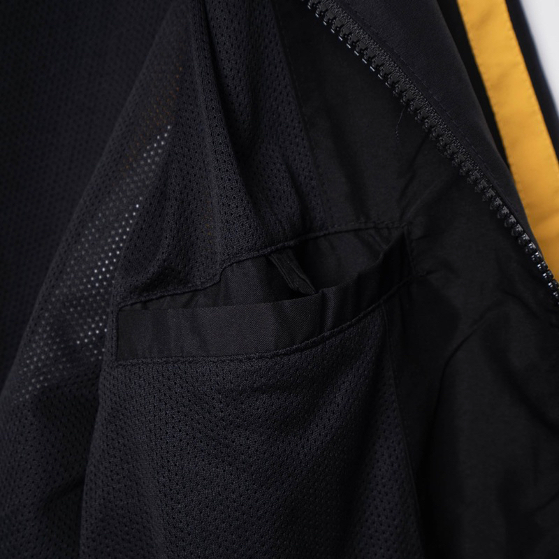 Áo khoác dù BLISH 2.0 màu đen - phối vàng/trắng.
