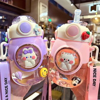 Bình uống nước 820ml họa tiết dễ thương Cốc uống nước cao cấp có ống hút silicon tặng kèm sticker 3D