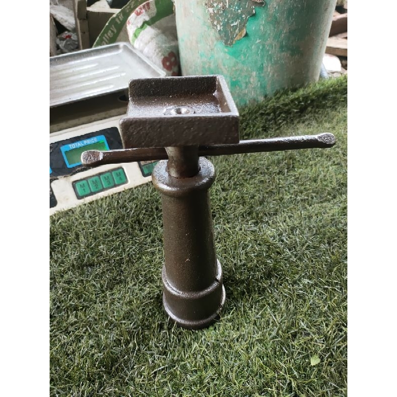 Con đội vít me hàng bãi Nhật