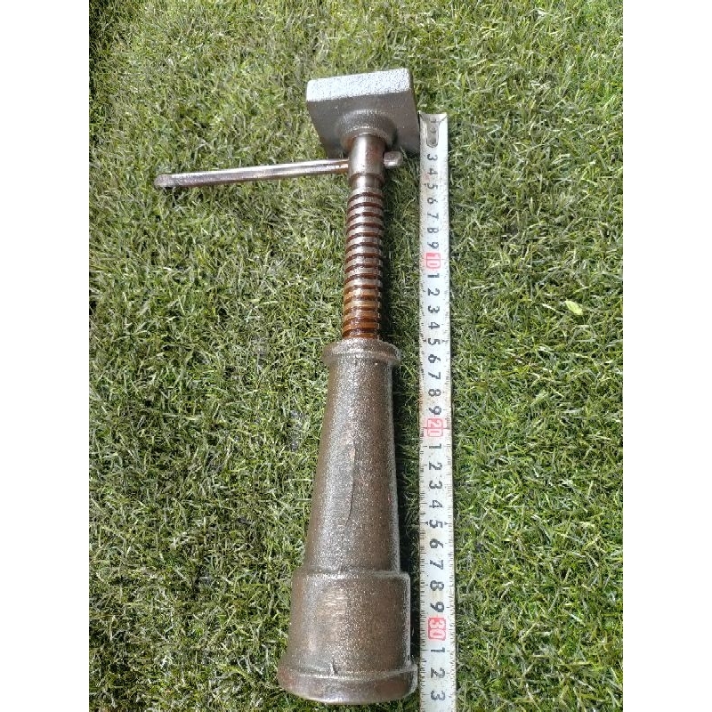 Con đội vít me hàng bãi Nhật